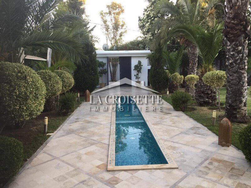 Villa de maître S+7 à La Soukra